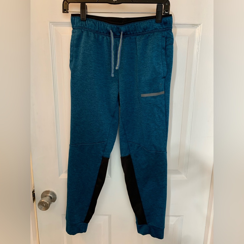 Russell boy’s size 14/16 joggers EUC 25 1/2” inseam